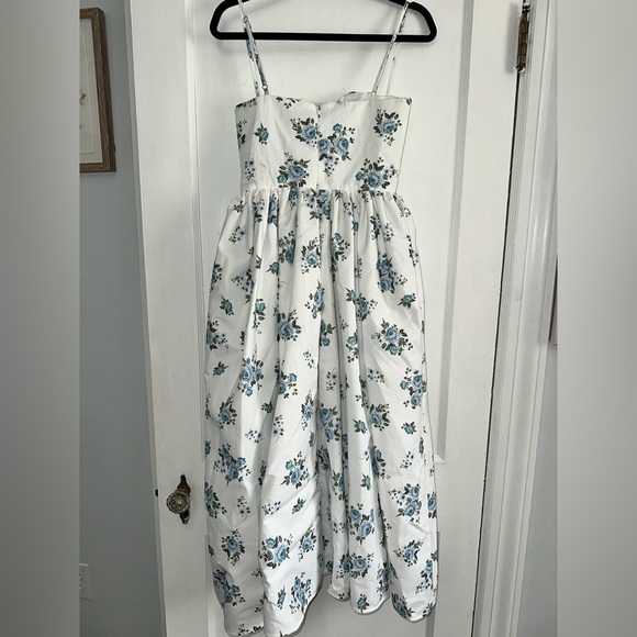 PrettyLittleThing Blue and White Floral Dress - Picture 2 of 5